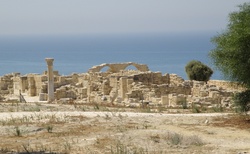 Kypr _ Kourion - pohled na Agoru s Bazilikou