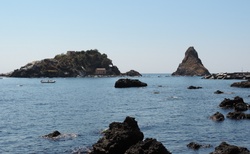 Sicílie _ Acitrezza - Isola Lachea e Faraglioni dei Ciclopi