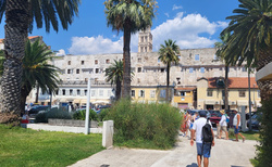 Split - promenáda Riva u Diokleciánova paláce