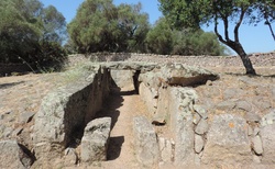 Arzachena - Parco Archeologico - Tomba dei Giganti di Moru