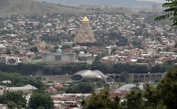 Tbilisi pohled na chrámy