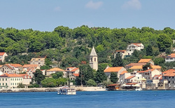 Otok Zlarin z lodi