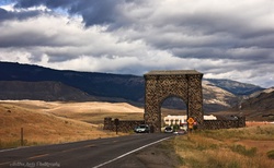 Vstupní brána do Yellowstone NP ze severu od městečka Gardiner