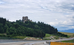 Ružomberok - D1 zřícenina hradu Likava směr Ivachnová