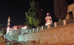 Rhodos - noční Old Town a Sulejmanova mešita