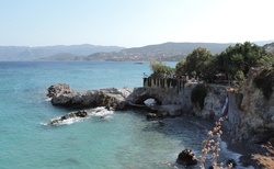 Cesta do Agios Nikólaos podél moře