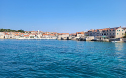 Otok Prvic z lodi