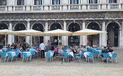 Benátky - Caffè Aurora na Piazza San Marco