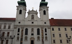 Gyor - Benediktinský kostel na Szechenyiho tér