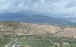 Faistos - pohled do nížiny Messara