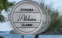 Otok Zlarin - oběd v Konoba Aldura