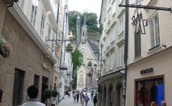 Salzburg - Getreidegasse a Burgerspitalkirche St. Blasius