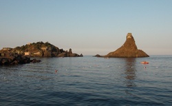 Sicílie _ Acitrezza - Isola Lachea e Faraglioni dei Ciclopi