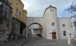 Maďarsko - Veszprém Vár - Hradní brána a Muzeum