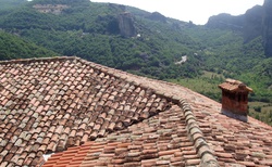 Romantika korýtkové střechy