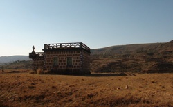 Cesta z Tany do Antsirabe - hrobka