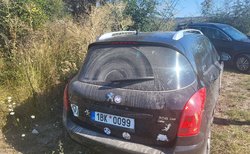 Lokva Mrdakovica - totálně zaprášené auto