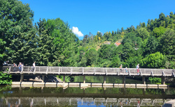 Jama Postojna - cesta od parkoviště k jeskyni