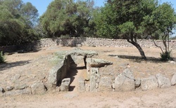 Arzachena - Parco Archeologico - Tomba dei Giganti di Moru