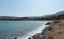 Cesta do Agios Nikólaos podél moře