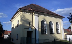 09 NOVÉ STRAŠECÍ Kostel Církve československé husitské