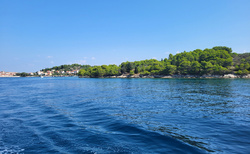 Otok Prvic z lodi