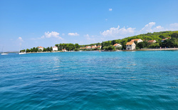 Otok Zlarin z lodi