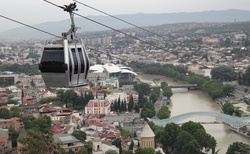 Tbilisi lanovka s Mostem míru